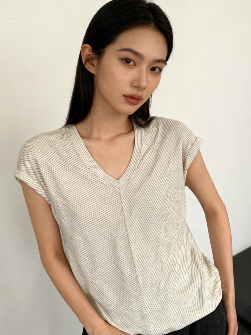 Tommy Bahama Cream and Ivory V-Neck Short Sleeve Top